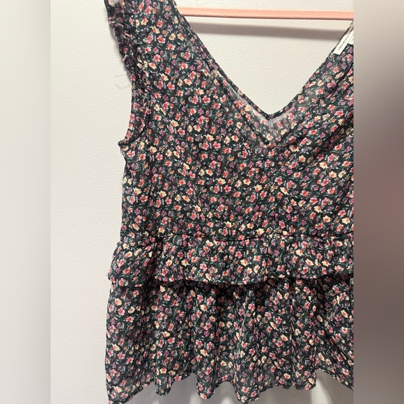 Floral V-Neck Ruffle Top - Picture 2 of 4